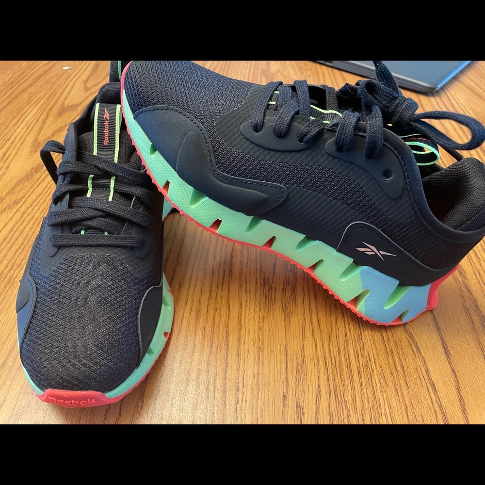 Never worn. Youth size 4.